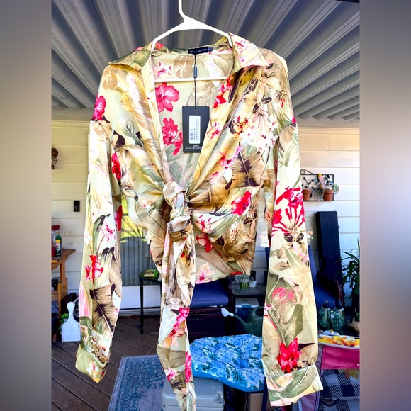 PrettyLittleThing Sage Green Floral Blouse - Picture 1 of 4